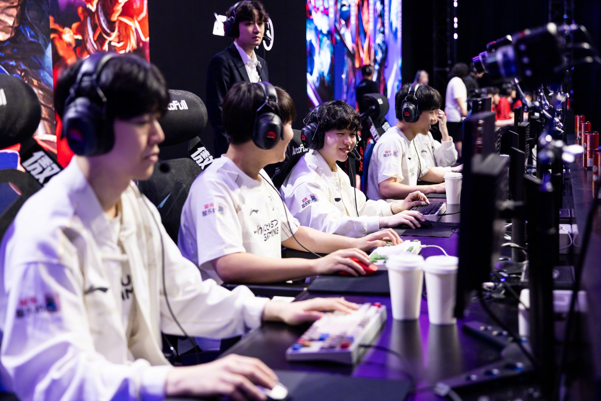 IG碾压T1,Doinb线上压制力十足激烈交锋四强赛,技惊四座 IG碾压T1,Doinb线上压制力十足激烈交锋四强赛,技惊四座