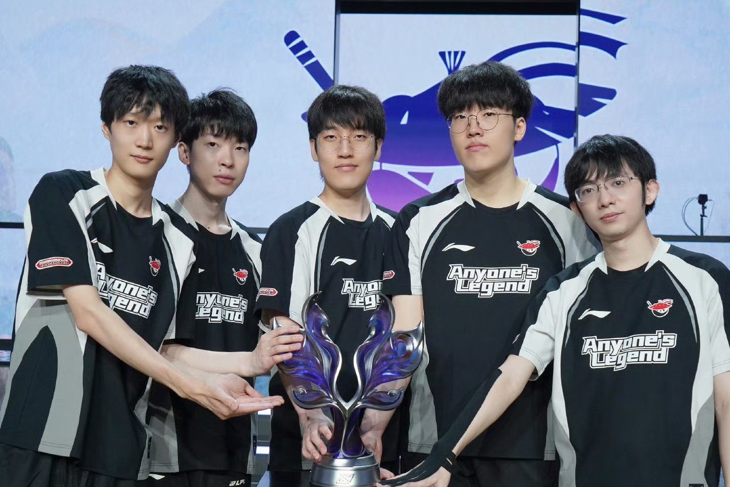 DK鏖战LGD,Gumayusi关键团战开团秒人宿敌对决八强赛,让粉丝疯狂欢呼 DK鏖战LGD,Gumayusi关键团战开团秒人宿敌对决八强赛,让粉丝疯狂欢呼