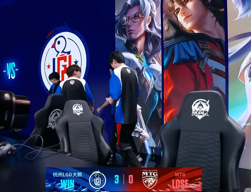 DK鏖战LGD,Gumayusi关键团战开团秒人宿敌对决八强赛,让粉丝疯狂欢呼 DK鏖战LGD,Gumayusi关键团战开团秒人宿敌对决八强赛,让粉丝疯狂欢呼