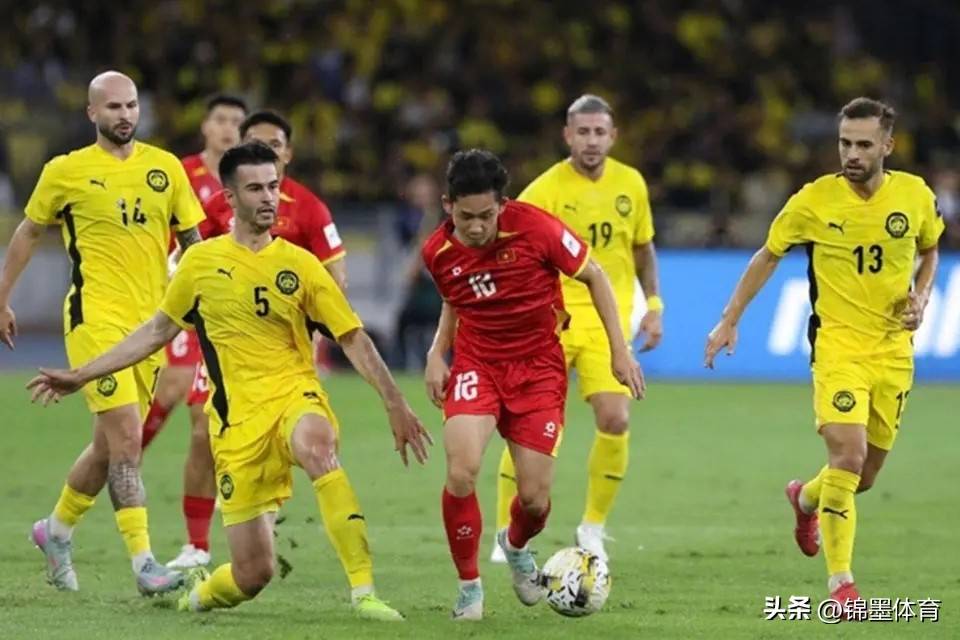 马来西亚队完胜印尼队,安赛龙点燃赛场 马来西亚队完胜印尼队,安赛龙点燃赛场