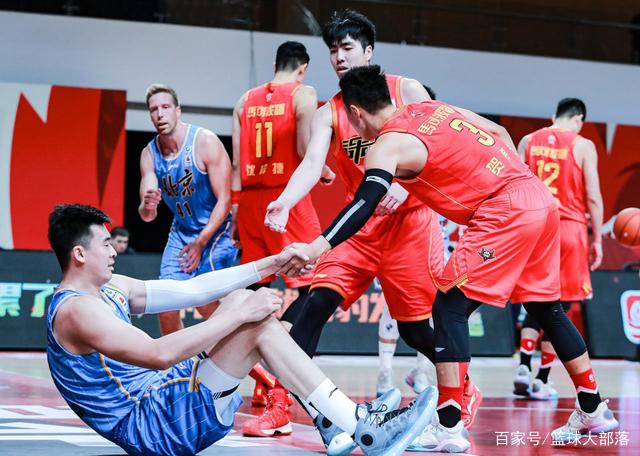 浙江队绝杀山西队,布克带队取胜 浙江队绝杀山西队,布克带队取胜